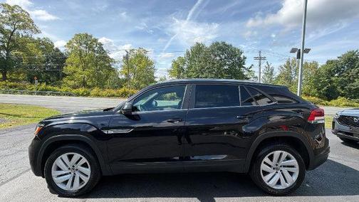 Deep Black Pearl Effect 2023 Volkswagen Atlas Cross Sport 2.0T SE w/Technology