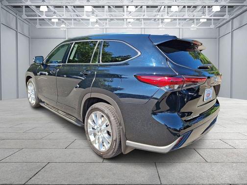 2022 Toyota Highlander Limited