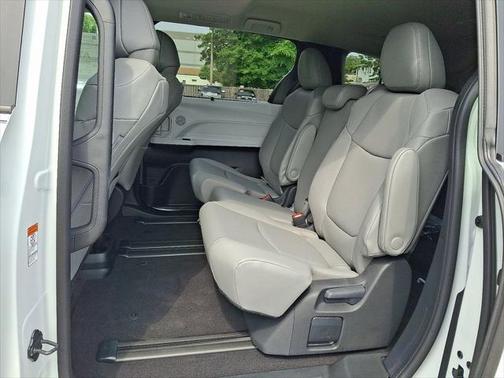 2025 Toyota Sienna XLE 8 Passenger