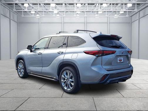 2022 Toyota Highlander Hybrid Limited