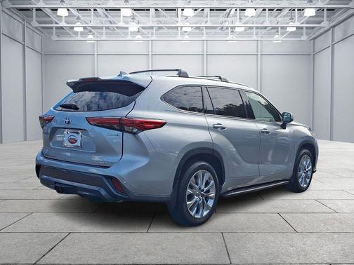 2022 Toyota Highlander Hybrid Limited