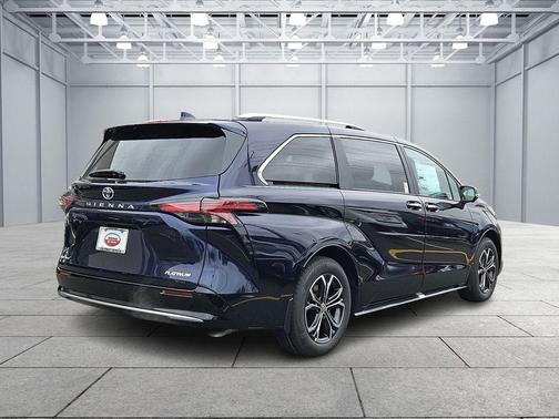 2025 Toyota Sienna Platinum