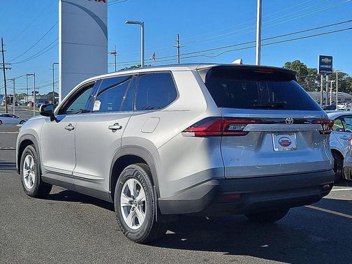 2026 Toyota Highlander LE