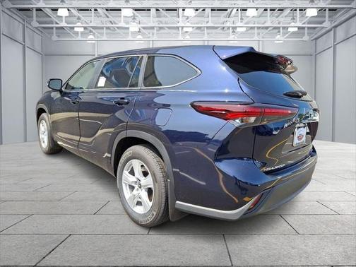 2025 Toyota Highlander LE