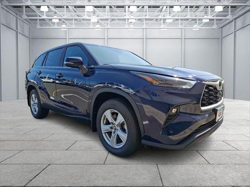 2025 Toyota Highlander LE
