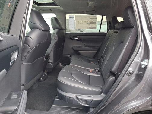 2025 Toyota Highlander XLE