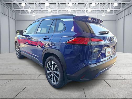 2025 Toyota Corolla Cross XLE