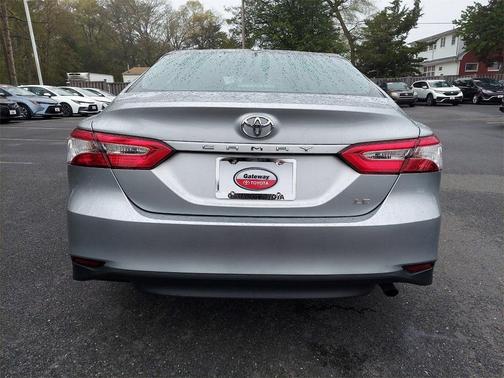 Photo 5 of 26 of 2019 Toyota Camry LE