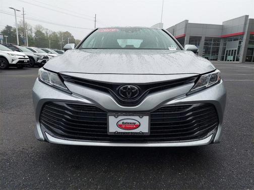 Photo 2 of 26 of 2019 Toyota Camry LE