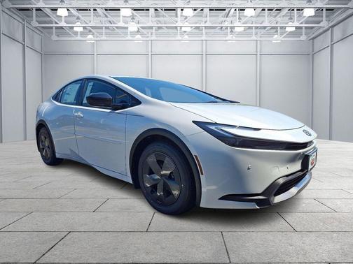 2025 Toyota Prius Plug-In Hybrid SE