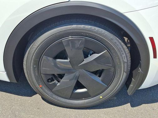 2025 Toyota Prius Plug-In Hybrid SE