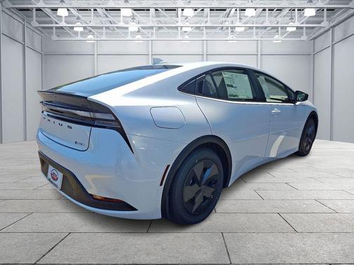 2025 Toyota Prius Plug-In Hybrid SE