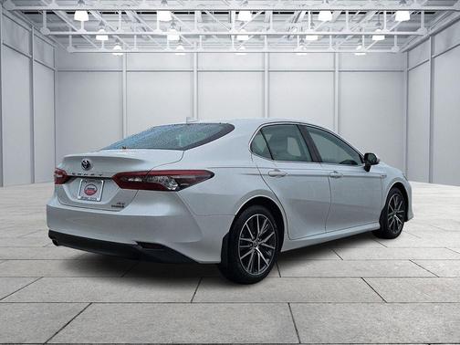 2021 Toyota Camry Hybrid XLE