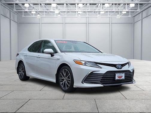 2021 Toyota Camry Hybrid XLE