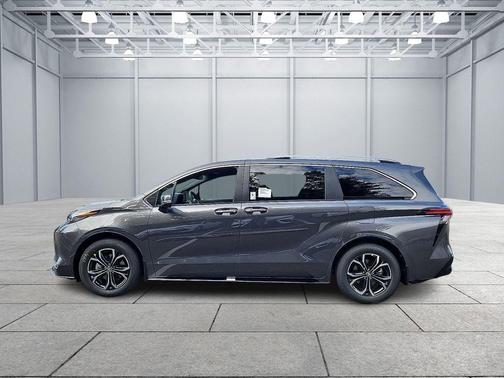 2025 Toyota Sienna Platinum 7 Passenger