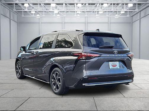 2025 Toyota Sienna Platinum 7 Passenger