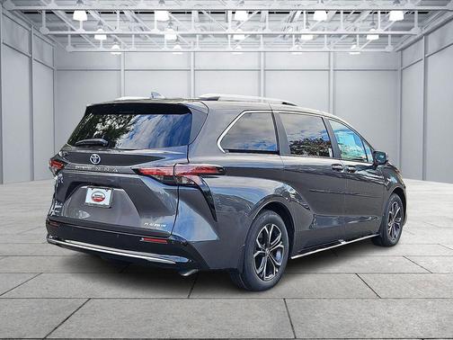 2025 Toyota Sienna Platinum 7 Passenger