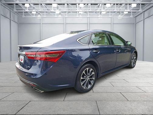 2017 Toyota Avalon XLE