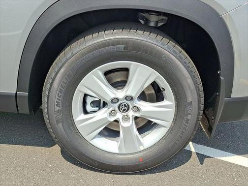 2025 Toyota Highlander LE