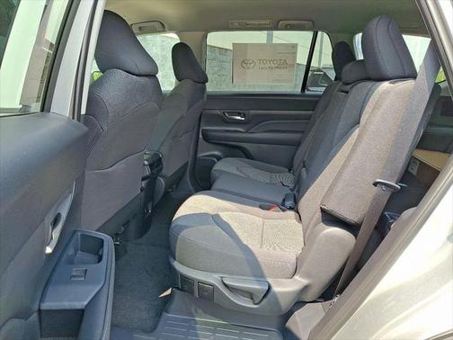 2025 Toyota Highlander LE