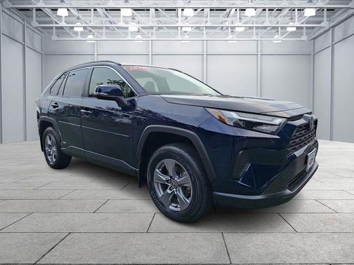 2022 Toyota RAV4 Hybrid XLE