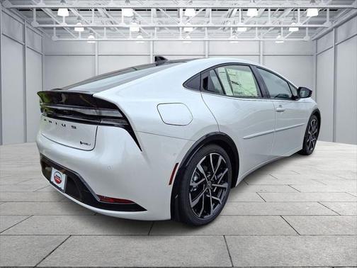 2025 Toyota Prius L
