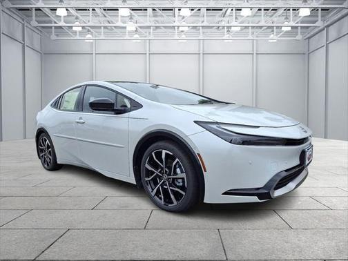 2025 Toyota Prius L