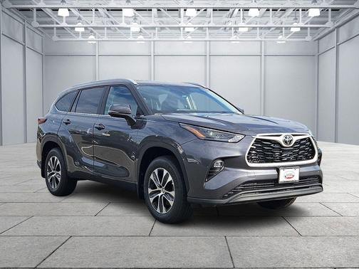 2025 Toyota Highlander XLE