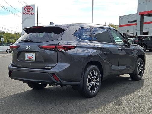 2025 Toyota Highlander XLE