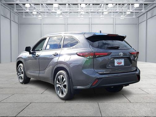 2025 Toyota Highlander XLE