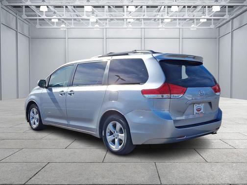 2014 Toyota Sienna LE