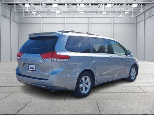 2014 Toyota Sienna LE