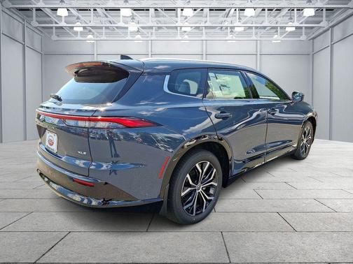 2025 Toyota Crown Signia XLE