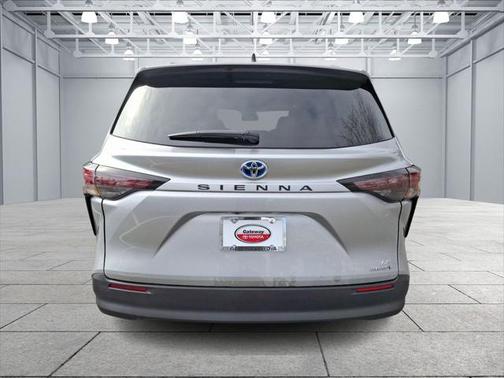2023 Toyota Sienna LE