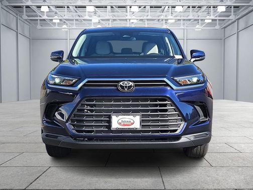 2026 Toyota Highlander LE