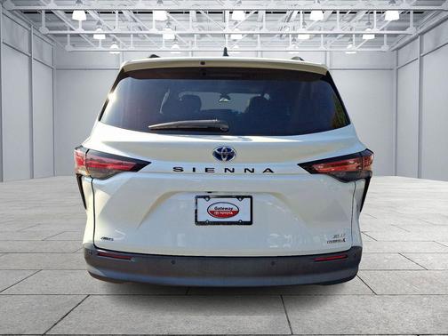 2021 Toyota Sienna XLE 7 Passenger