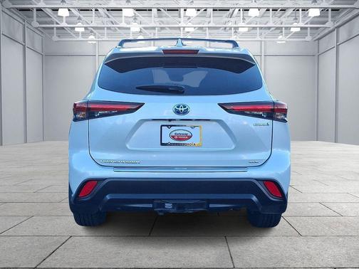 2024 Toyota Highlander Hybrid XLE