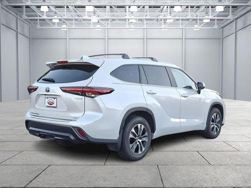 2024 Toyota Highlander Hybrid XLE