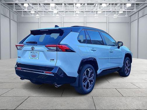 2025 Toyota RAV4 Hybrid SE