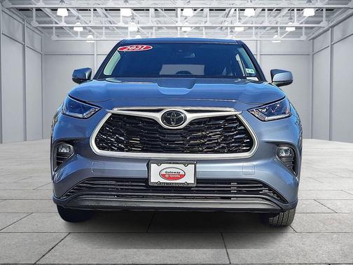 2021 Toyota Highlander LE