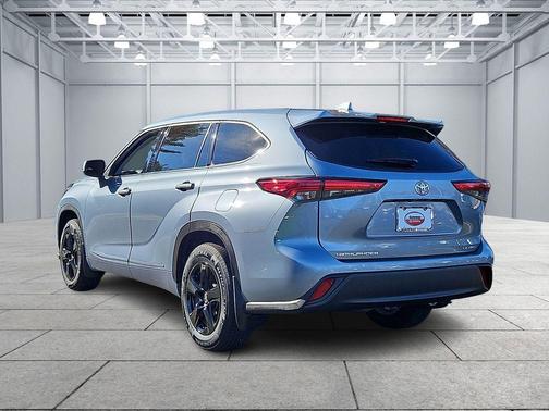 2021 Toyota Highlander LE