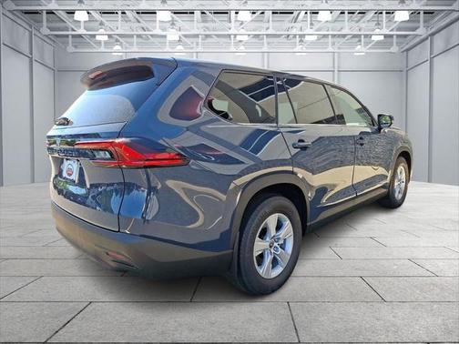 2025 Toyota Highlander LE