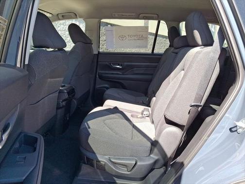 2025 Toyota Highlander LE