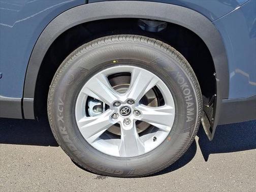 2025 Toyota Highlander LE