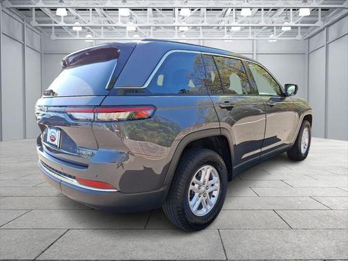 2022 Jeep Grand Cherokee Laredo