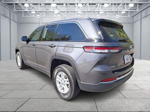 2022 Jeep Grand Cherokee Laredo