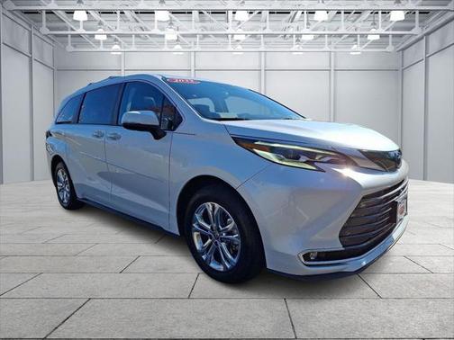 2022 Toyota Sienna Platinum 7 Passenger
