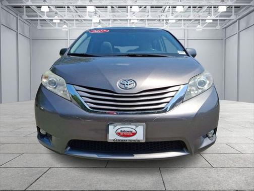 2017 Toyota Sienna XLE