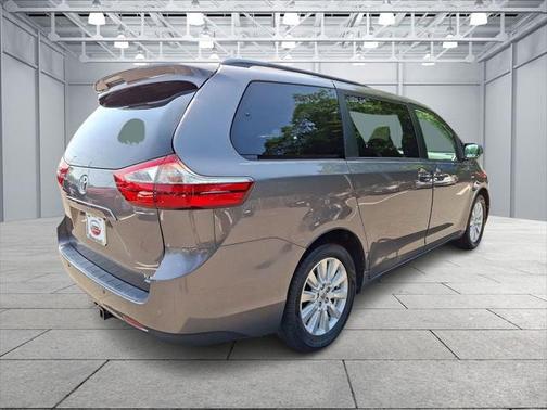 2017 Toyota Sienna XLE
