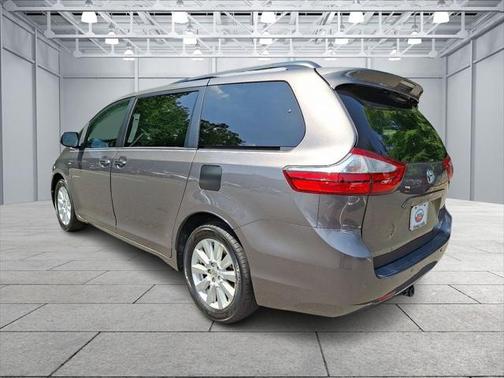 2017 Toyota Sienna XLE